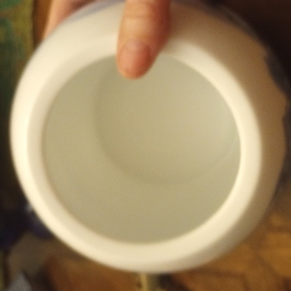 Vintage Asian Porcelain Lidded Pot - Picture 5 of 9